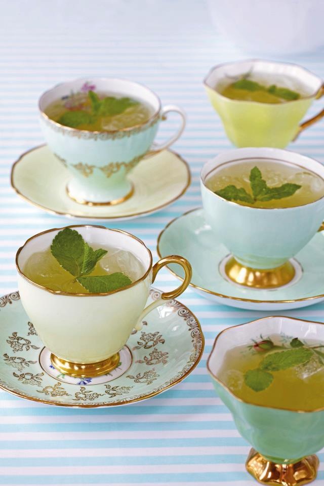 Чай мята 3. Мятный чай. Чай с мятой. Мятный чай Эстетика. Эстетика чая с мятой.